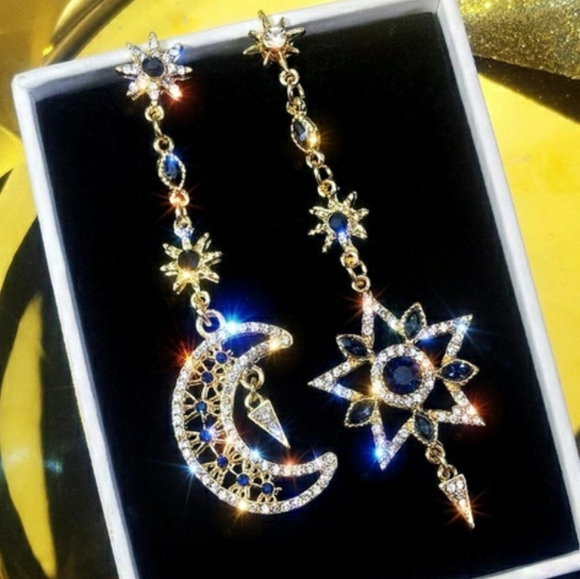 Asymmetrical Moon and Star Earrings - Picture 6 of 8